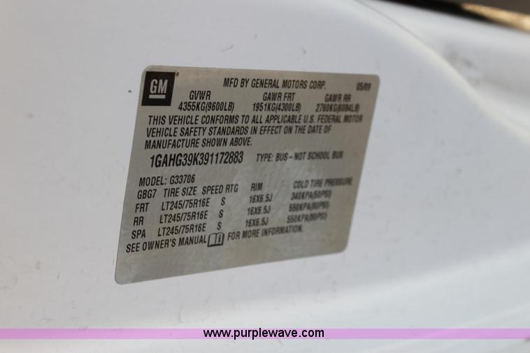 image for item E8485 2009 Chevrolet Express 3500 Extended van