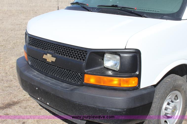 image for item E8485 2009 Chevrolet Express 3500 Extended van