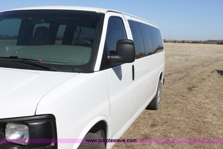 image for item E8485 2009 Chevrolet Express 3500 Extended van