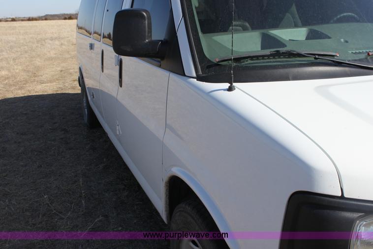 image for item E8485 2009 Chevrolet Express 3500 Extended van