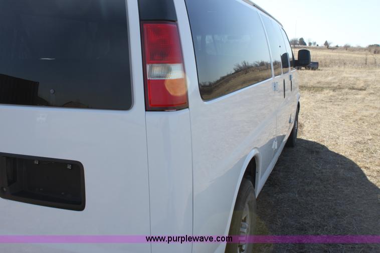 image for item E8485 2009 Chevrolet Express 3500 Extended van