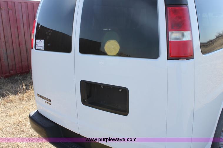 image for item E8485 2009 Chevrolet Express 3500 Extended van