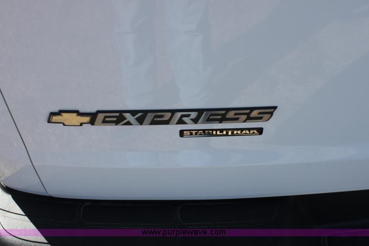 image for item E8485 2009 Chevrolet Express 3500 Extended van