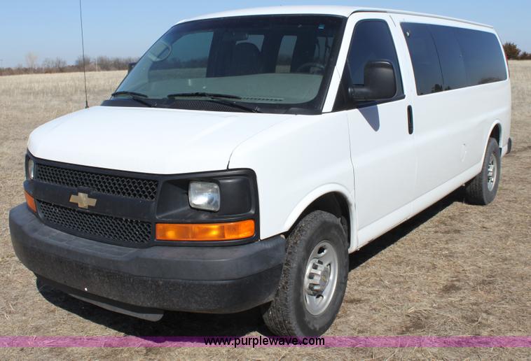 image for item E8486 2009 Chevrolet Express G3500 van