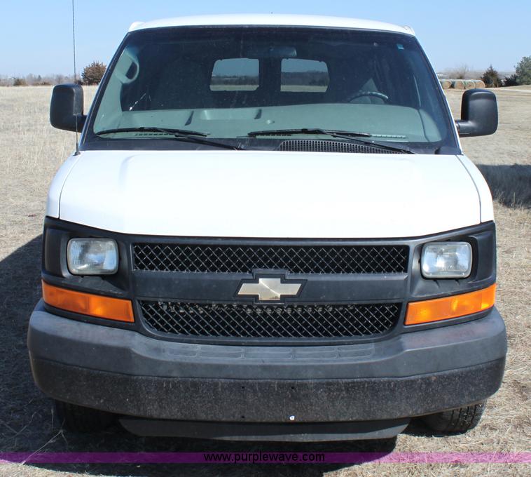 image for item E8486 2009 Chevrolet Express G3500 van