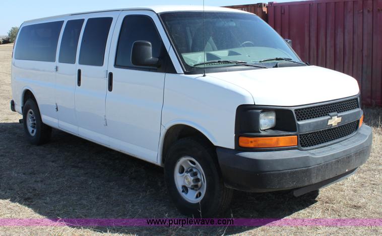 image for item E8486 2009 Chevrolet Express G3500 van