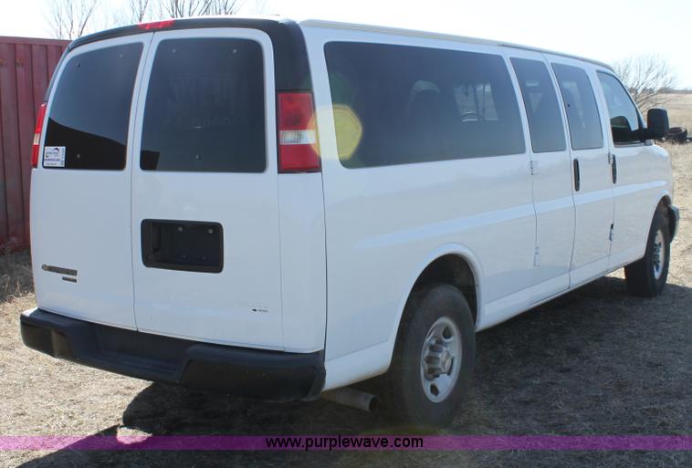 image for item E8486 2009 Chevrolet Express G3500 van