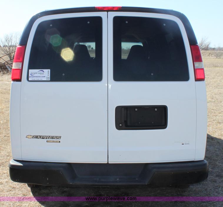 image for item E8486 2009 Chevrolet Express G3500 van
