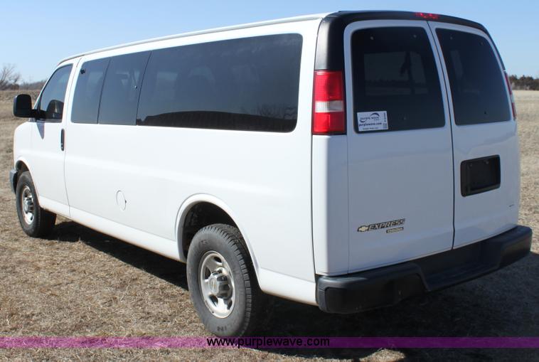 image for item E8486 2009 Chevrolet Express G3500 van