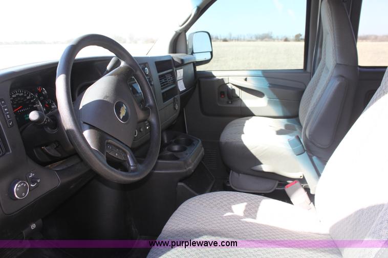 image for item E8486 2009 Chevrolet Express G3500 van