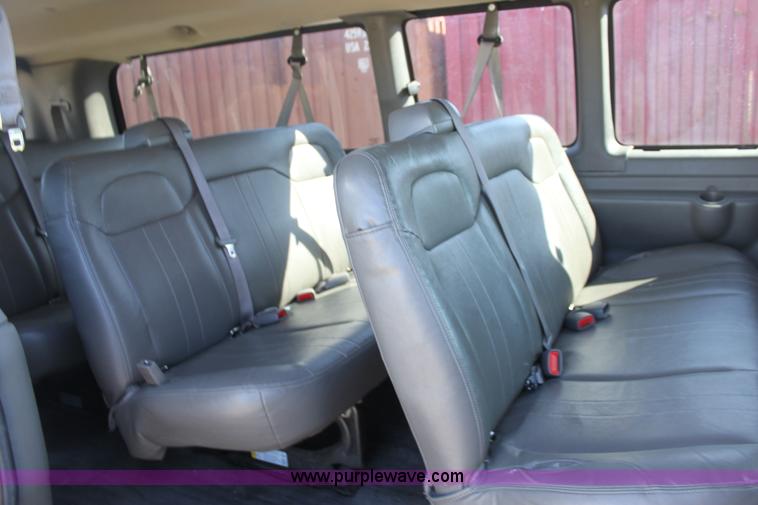image for item E8486 2009 Chevrolet Express G3500 van