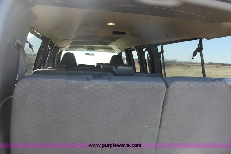 image for item E8486 2009 Chevrolet Express G3500 van