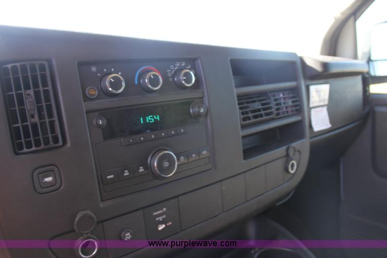 image for item E8486 2009 Chevrolet Express G3500 van