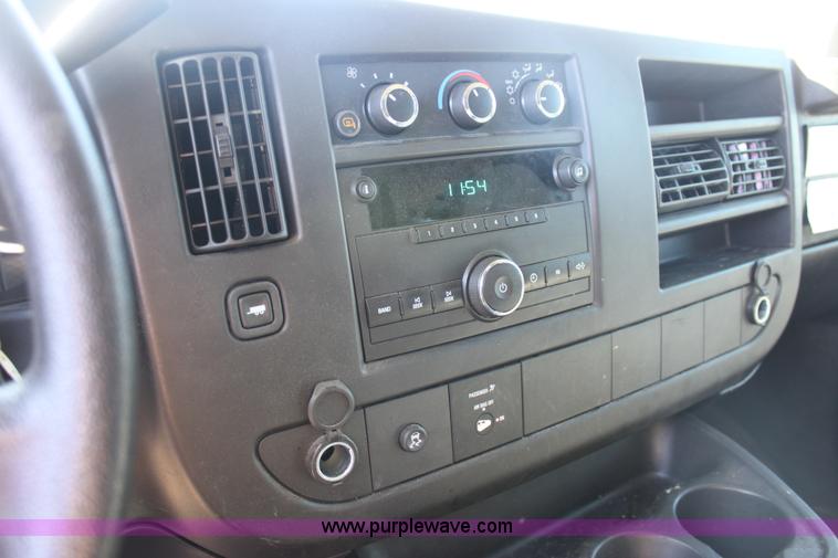 image for item E8486 2009 Chevrolet Express G3500 van
