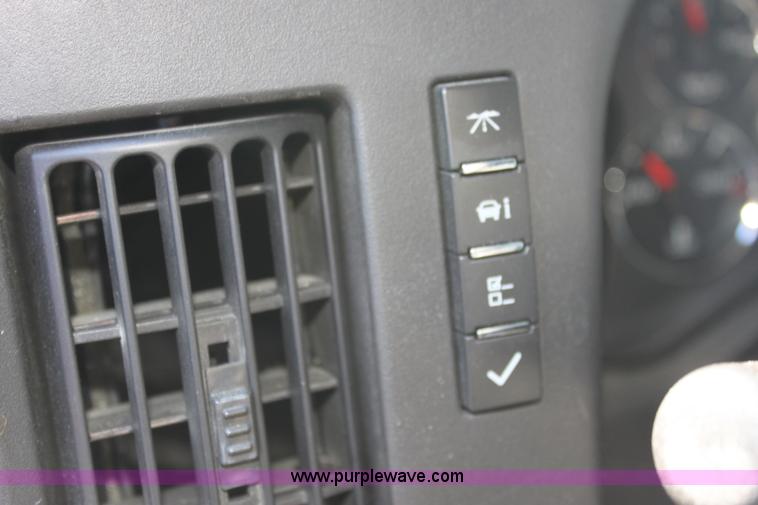 image for item E8486 2009 Chevrolet Express G3500 van