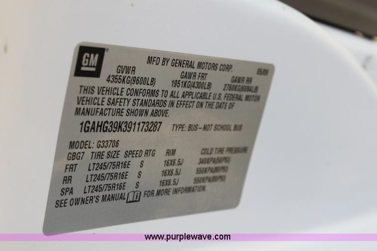 image for item E8486 2009 Chevrolet Express G3500 van