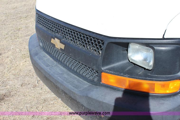 image for item E8486 2009 Chevrolet Express G3500 van