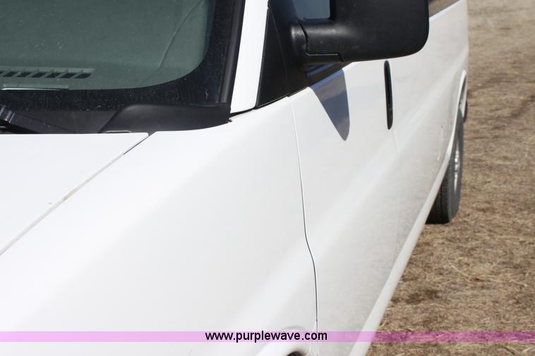 image for item E8486 2009 Chevrolet Express G3500 van
