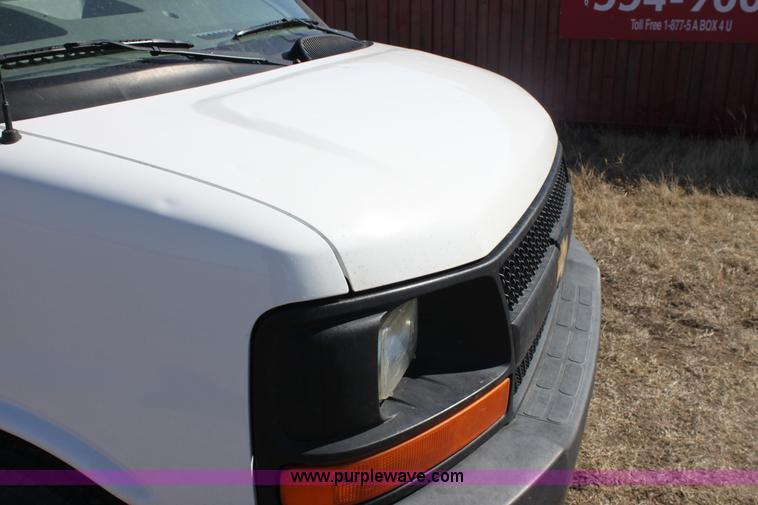 image for item E8486 2009 Chevrolet Express G3500 van