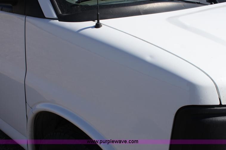 image for item E8486 2009 Chevrolet Express G3500 van