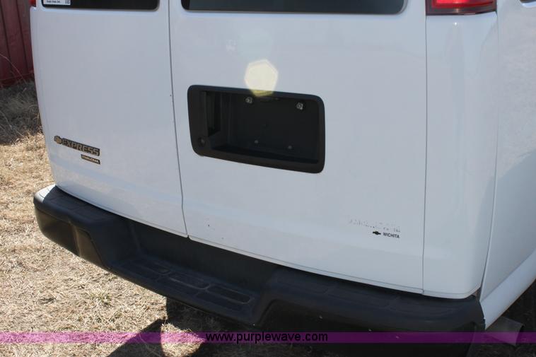 image for item E8486 2009 Chevrolet Express G3500 van