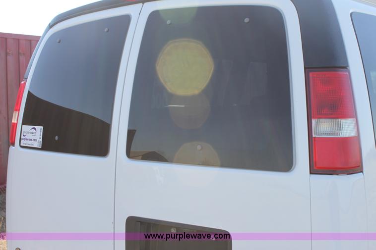 image for item E8486 2009 Chevrolet Express G3500 van