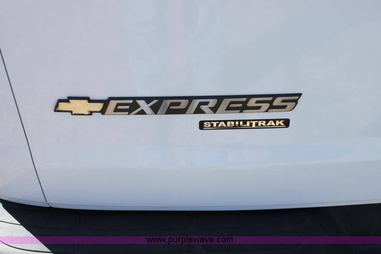 image for item E8486 2009 Chevrolet Express G3500 van