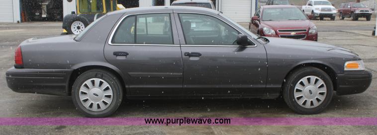 image for item F2537 2009 Ford Crown Victoria Police Interceptor