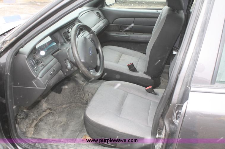 image for item F2537 2009 Ford Crown Victoria Police Interceptor