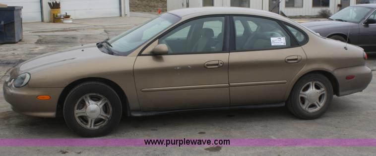 image for item F2538 1999 Ford Taurus SE