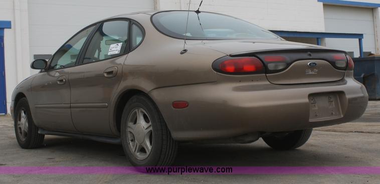 image for item F2538 1999 Ford Taurus SE