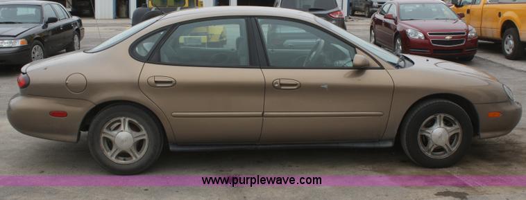 image for item F2538 1999 Ford Taurus SE