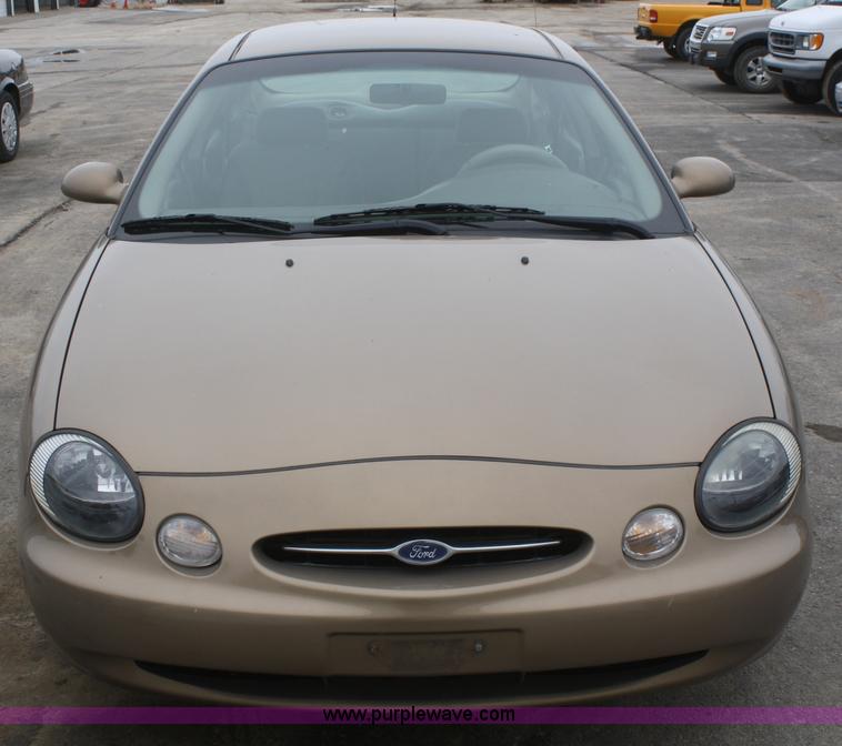 image for item F2538 1999 Ford Taurus SE