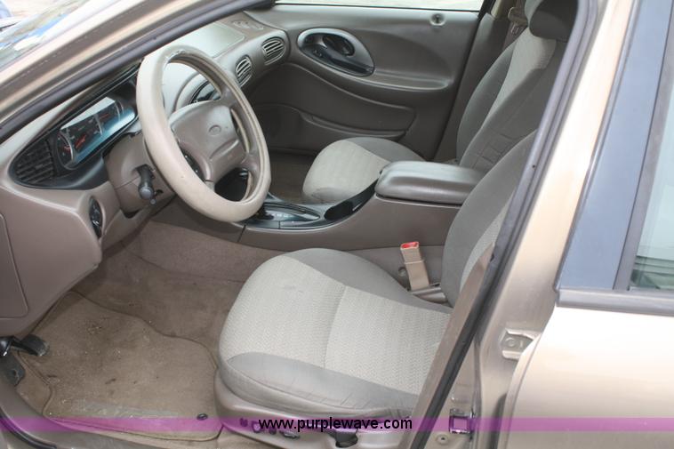 image for item F2538 1999 Ford Taurus SE