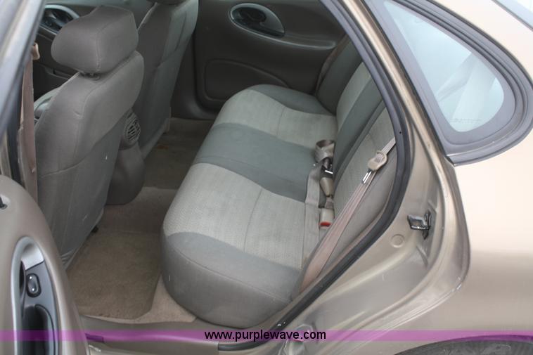image for item F2538 1999 Ford Taurus SE