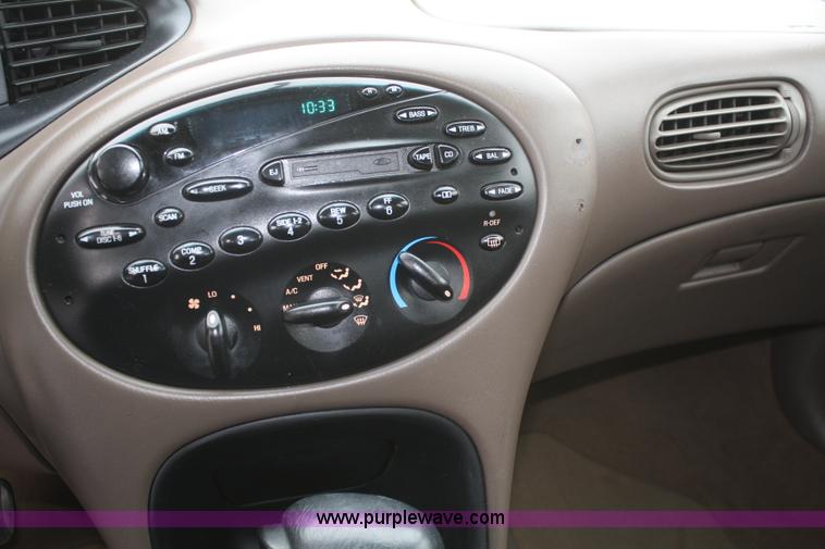 image for item F2538 1999 Ford Taurus SE