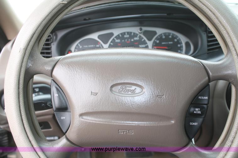image for item F2538 1999 Ford Taurus SE
