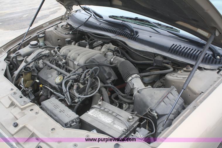 image for item F2538 1999 Ford Taurus SE