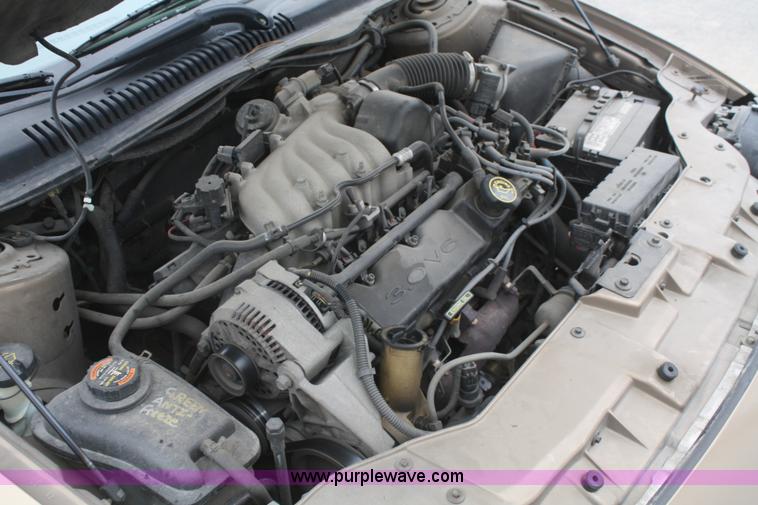 image for item F2538 1999 Ford Taurus SE