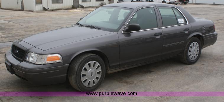 image for item F2540 2010 Ford Crown Victoria