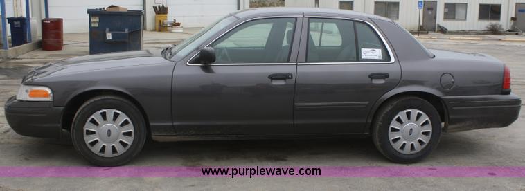 image for item F2540 2010 Ford Crown Victoria