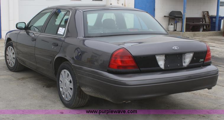 image for item F2540 2010 Ford Crown Victoria