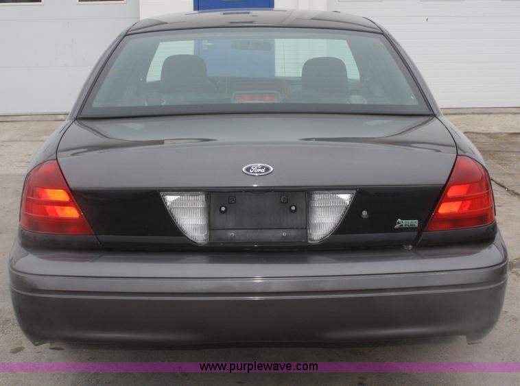 image for item F2540 2010 Ford Crown Victoria