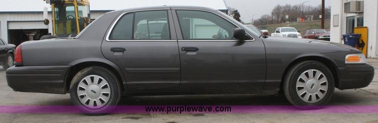 image for item F2540 2010 Ford Crown Victoria