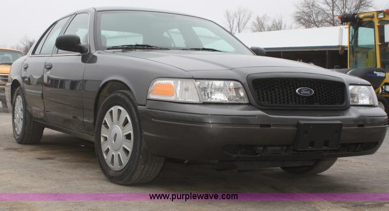image for item F2540 2010 Ford Crown Victoria