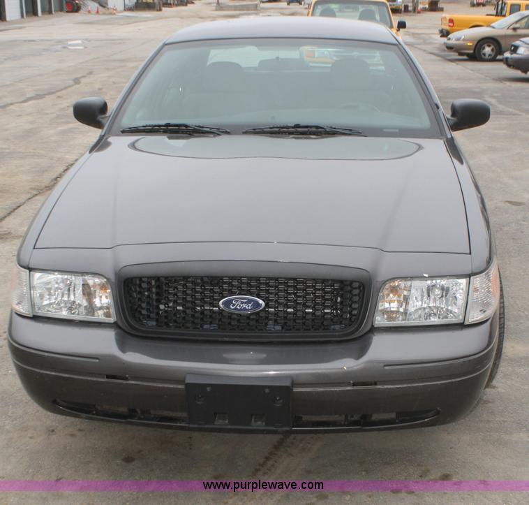 image for item F2540 2010 Ford Crown Victoria