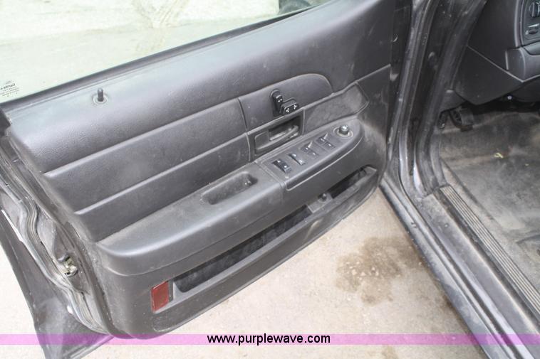 image for item F2540 2010 Ford Crown Victoria