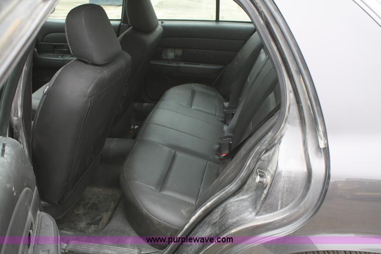 image for item F2540 2010 Ford Crown Victoria