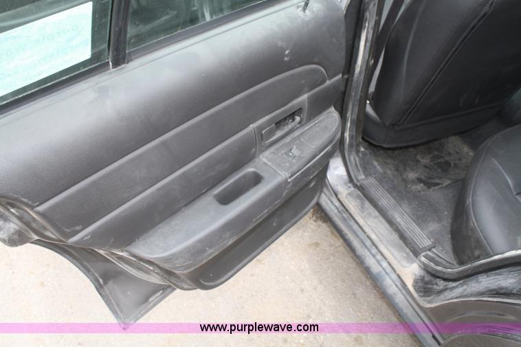 image for item F2540 2010 Ford Crown Victoria