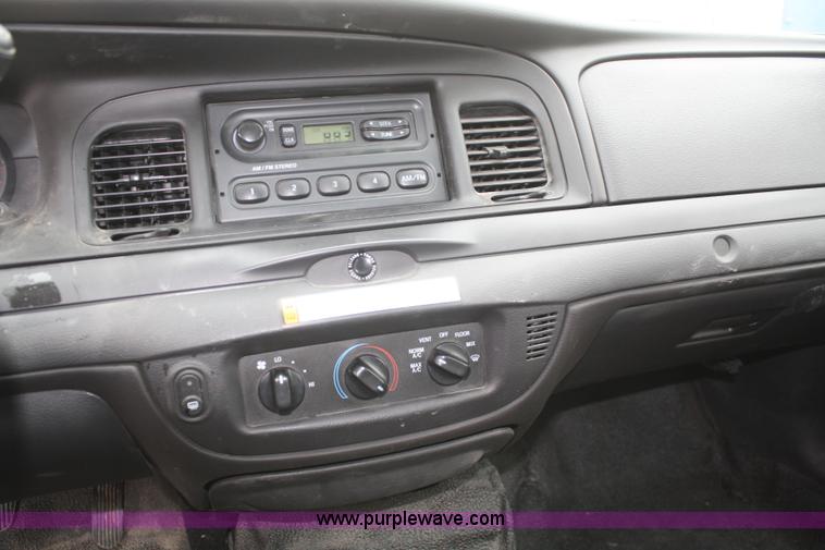 image for item F2540 2010 Ford Crown Victoria